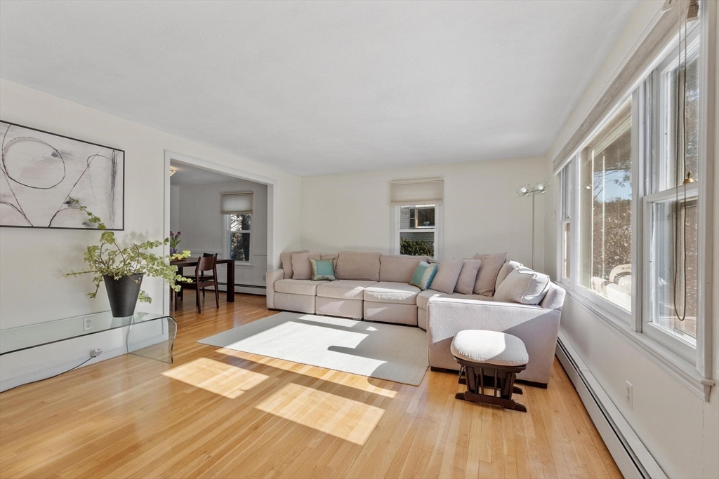 29 Pinewood Road Wellesley, MA 02482 - Photo 3 of 23