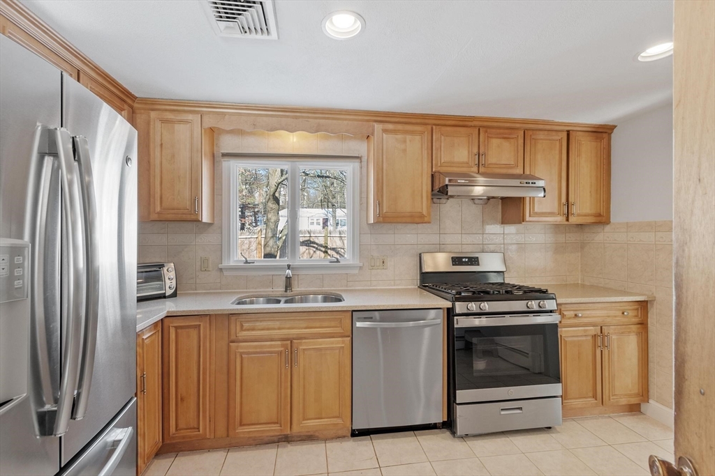 29 Pinewood Road Wellesley, MA 02482 - Photo 9 of 23