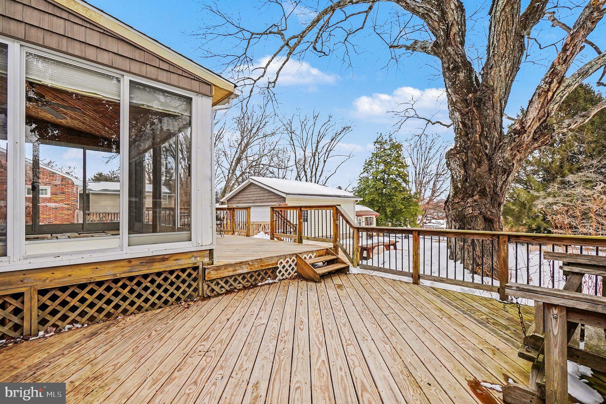 12517 Regwood Road Hydes, MD 21082 - Photo 17 of 29 Lg lower deck