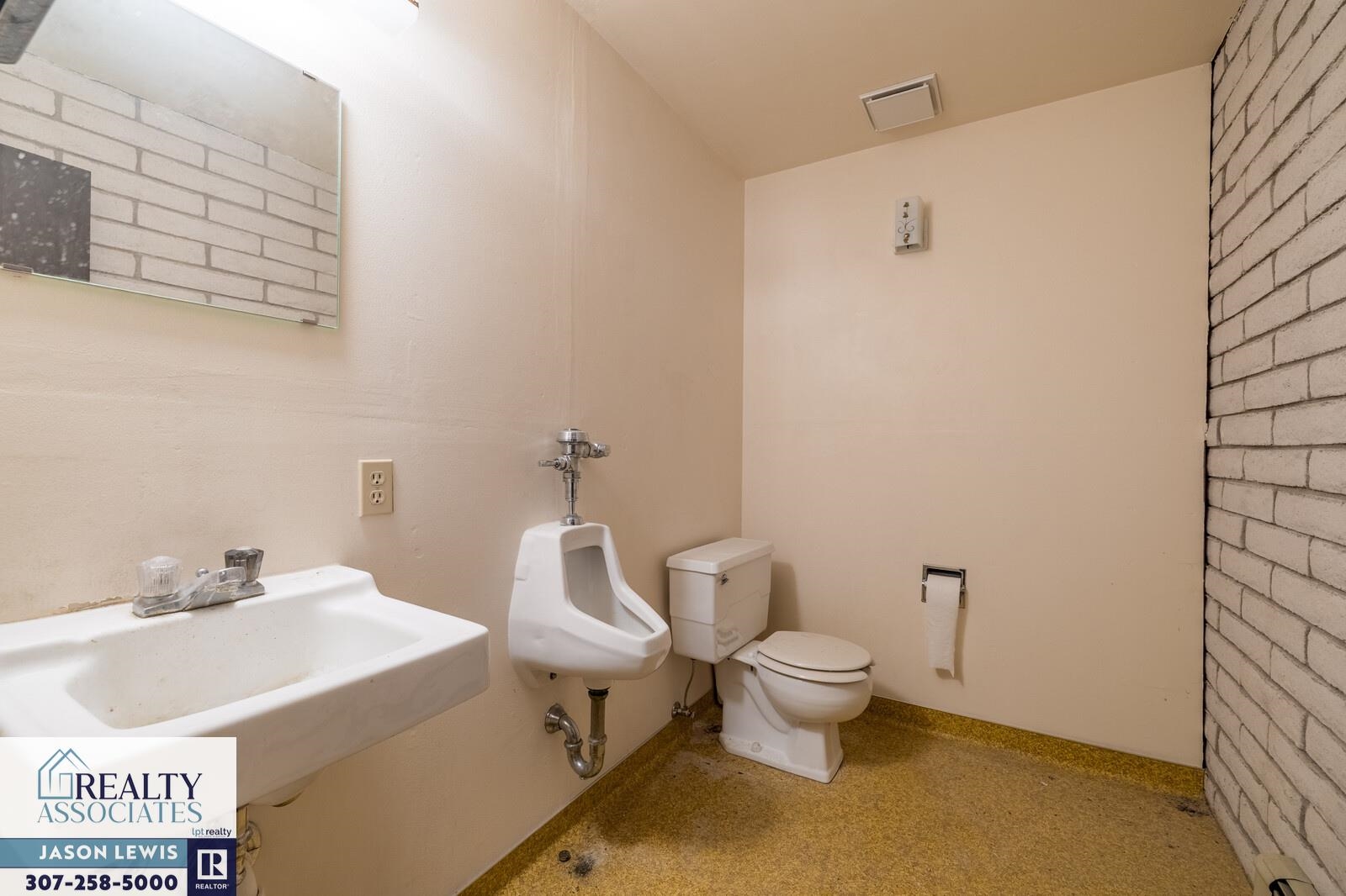 7824 Zero Road Casper, WY 82604 - Photo 10 of 34