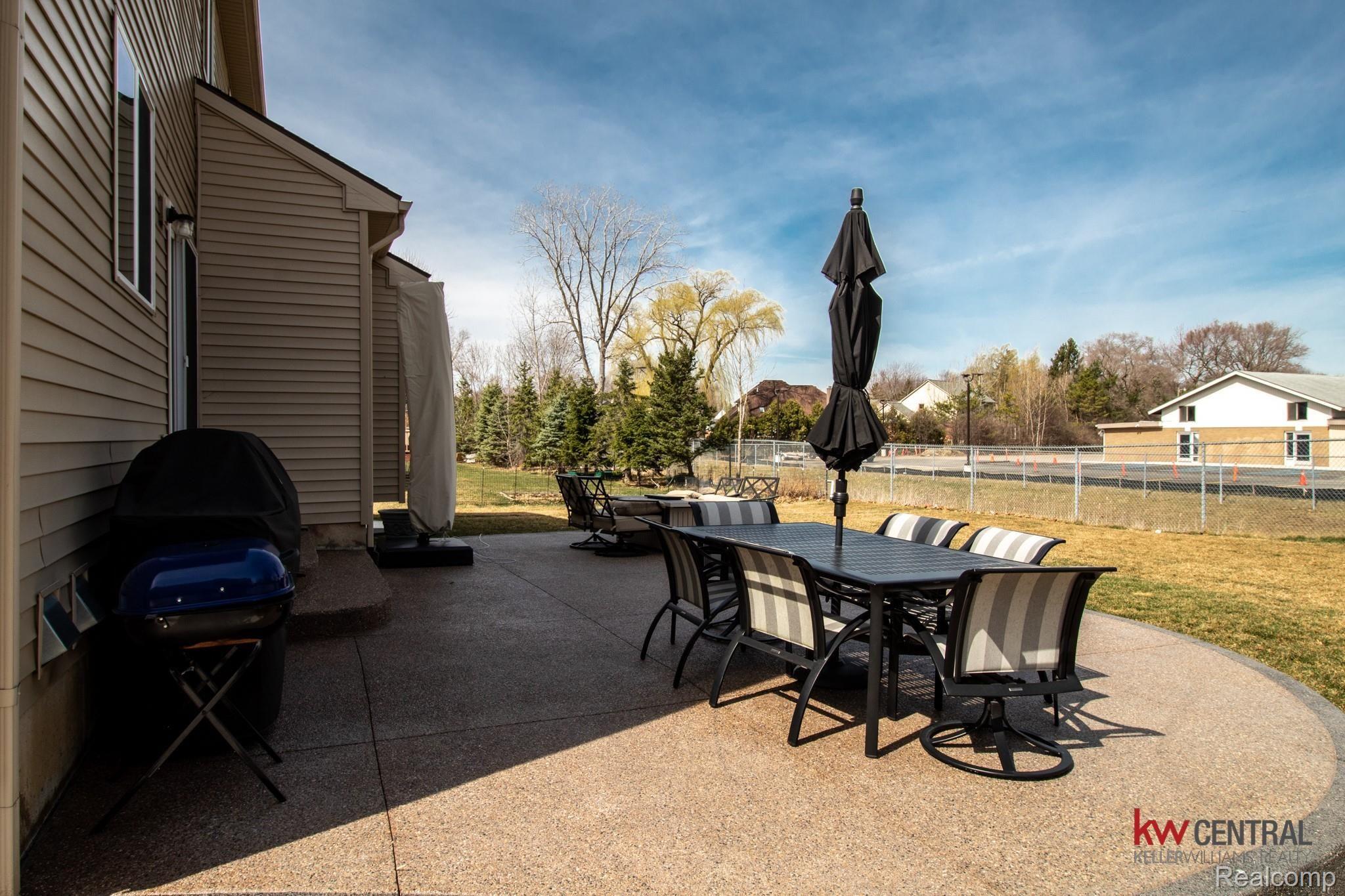 1590 Newstead Lane Rochester, MI 48309 - Photo 39 of 40 Patio.jpg