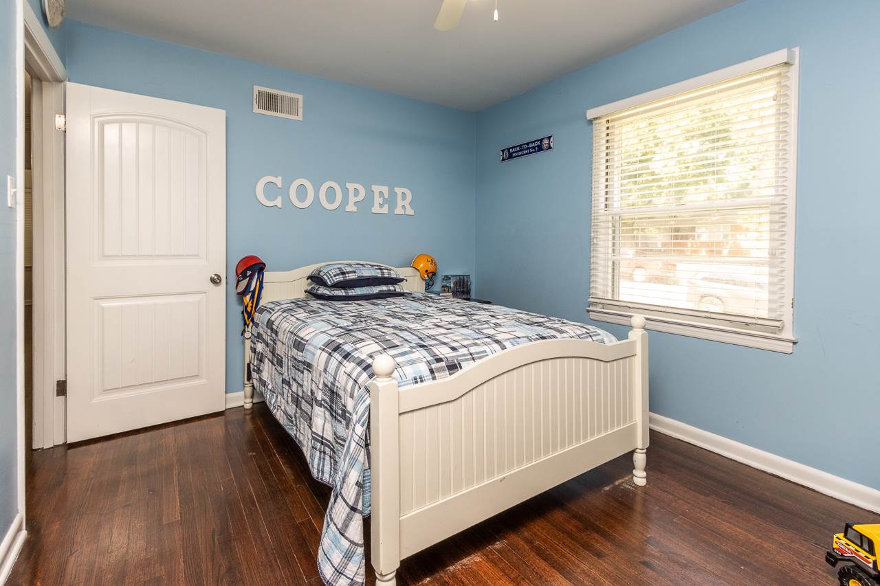 1335 Wilbec Road Memphis, TN 38117 - Photo 17 of 21 a bed sitting in a bedroom next to a window
