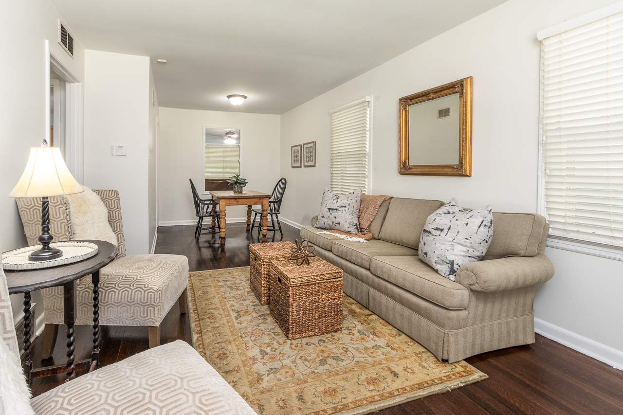 1335 Wilbec Road Memphis, TN 38117 - Photo 6 of 21 a living room with furniture and a lamp