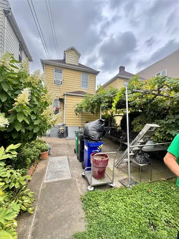 $979,000 | 101-17 46th Avenue | South Corona