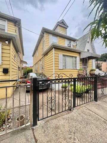 $979,000 | 101-17 46th Avenue | South Corona