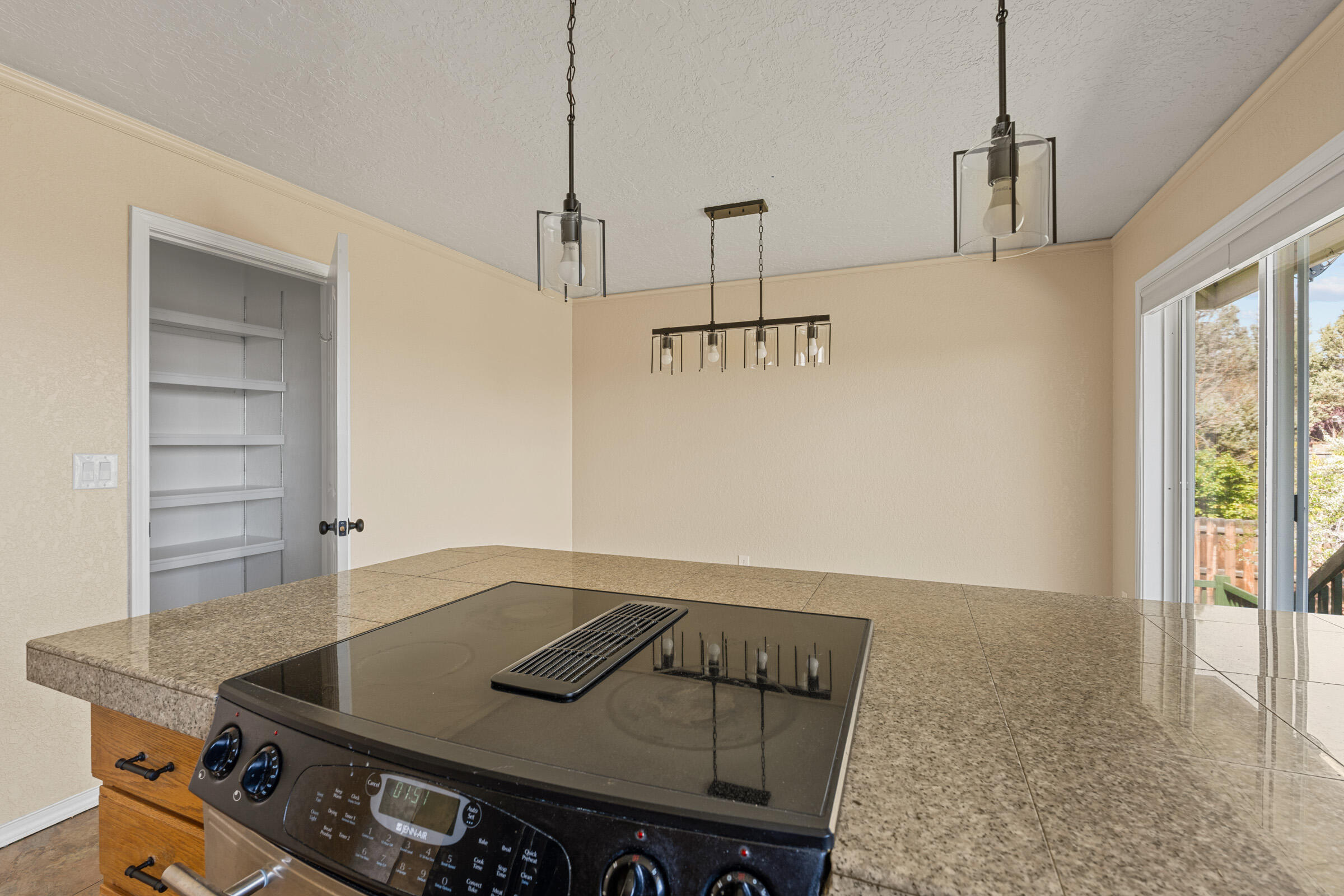 3244 Southwest 34th Street Redmond, OR 97756 - Photo 11 of 50 331_SW 34th-V2_Pro Property Photos_Bend