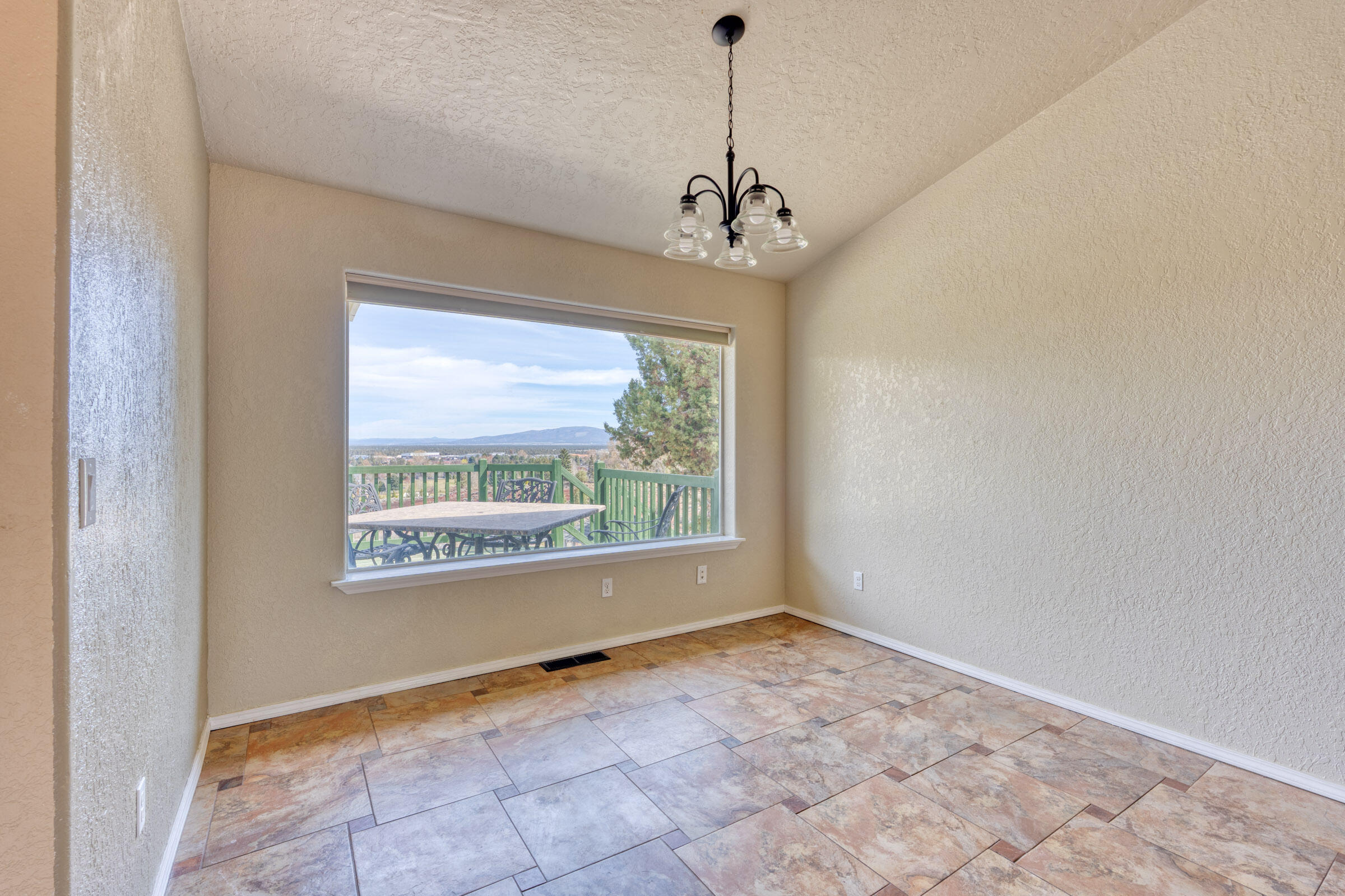 3244 Southwest 34th Street Redmond, OR 97756 - Photo 15 of 50 323_SW 34th-V2_Pro Property Photos_Bend