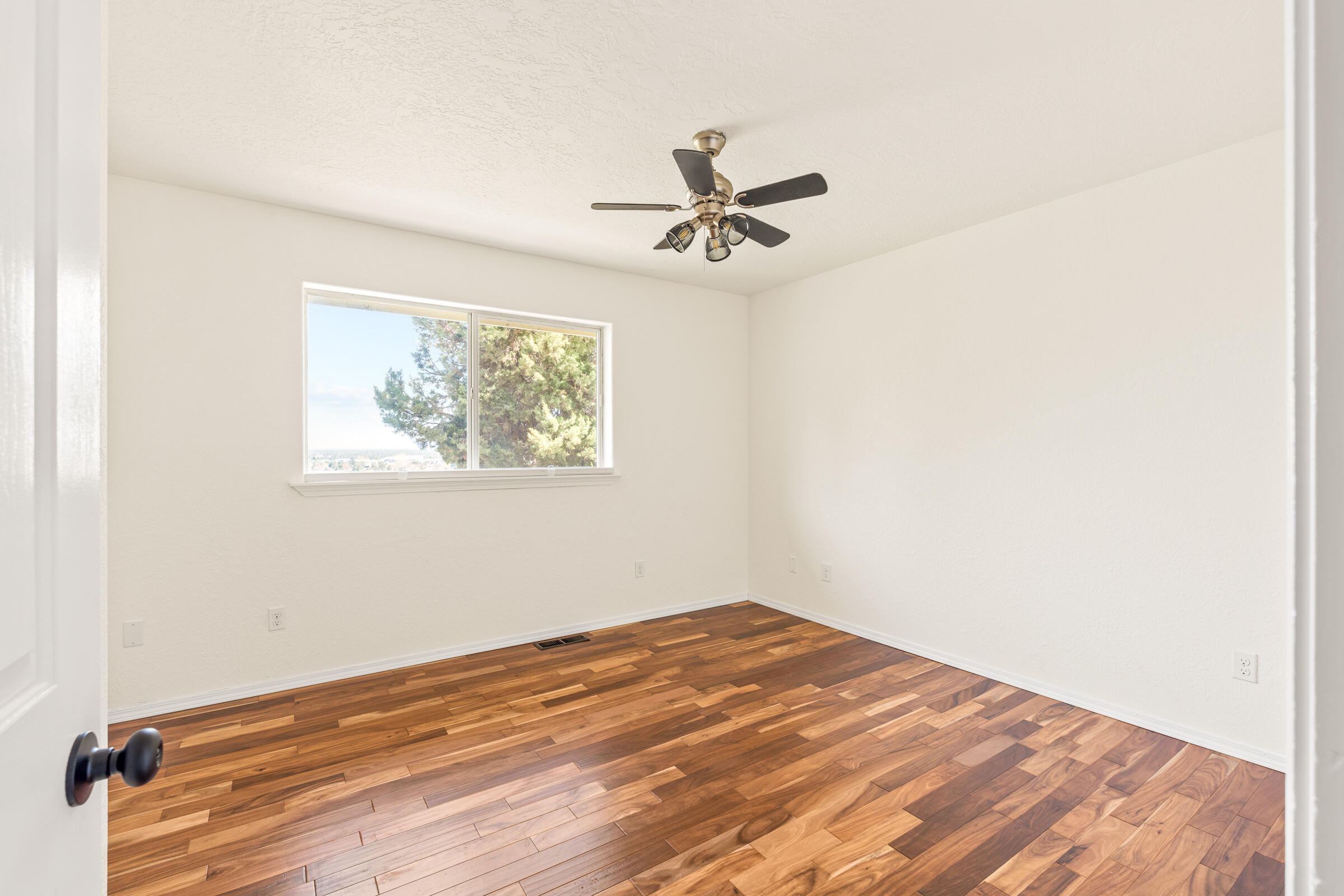 3244 Southwest 34th Street Redmond, OR 97756 - Photo 26 of 50 352_SW 34th-V2_Pro Property Photos_Bend