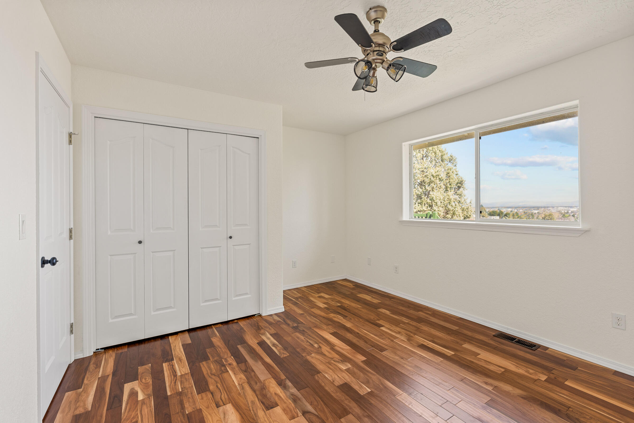 3244 Southwest 34th Street Redmond, OR 97756 - Photo 27 of 50 355_SW 34th-V2_Pro Property Photos_Bend