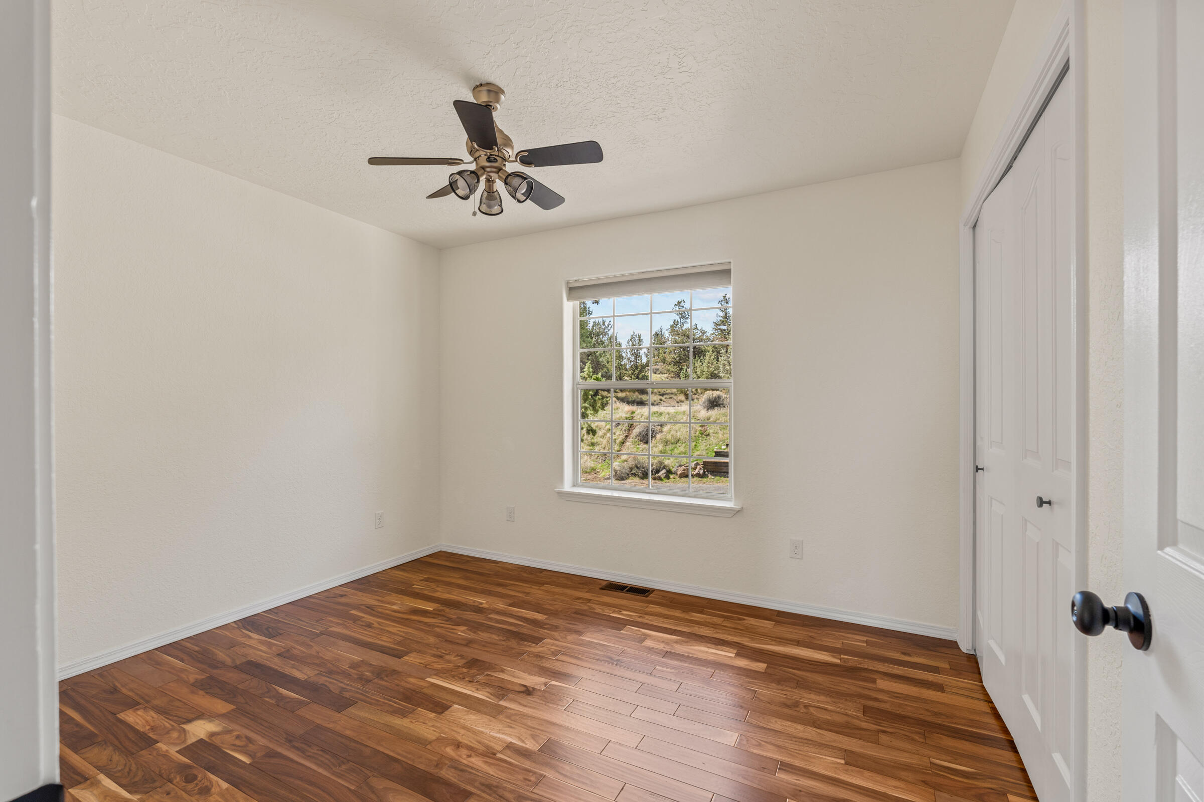 3244 Southwest 34th Street Redmond, OR 97756 - Photo 29 of 50 358_SW 34th-V2_Pro Property Photos_Bend