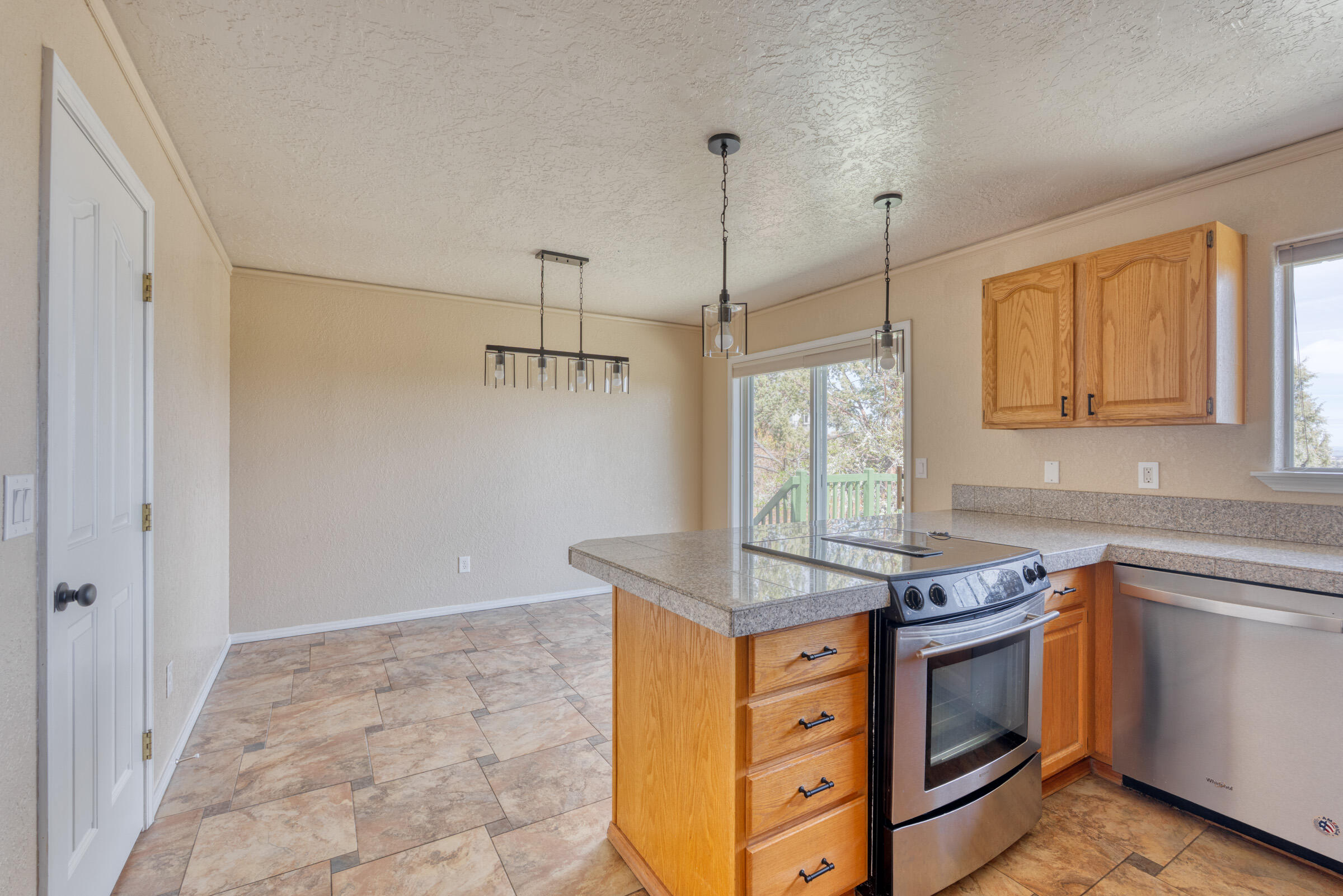 3244 Southwest 34th Street Redmond, OR 97756 - Photo 9 of 50 326_SW 34th-V2_Pro Property Photos_Bend