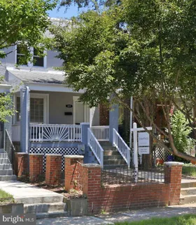 $850,000 | 329 18th Place Northeast, Washington, DC 20002