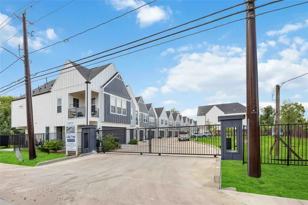 $2,400 | 6107 De Campo Street, Houston, TX 77091