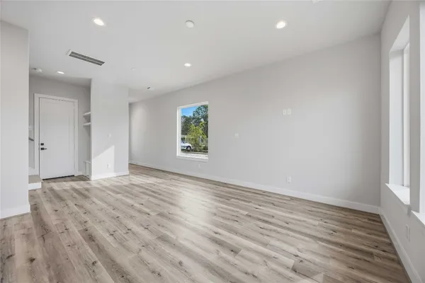 $2,400 | 6107 De Campo Street, Houston, TX 77091