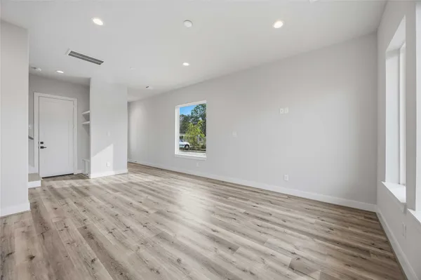 $2,400 | 6107 De Campo Street, Houston, TX 77091
