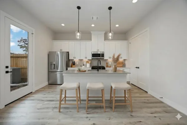 $2,400 | 6107 De Campo Street, Houston, TX 77091