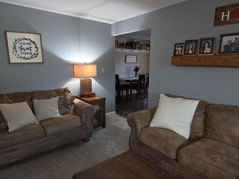 424 Van Buren Road Howards Grove, WI 53083 - Photo 3 of 28 Living room