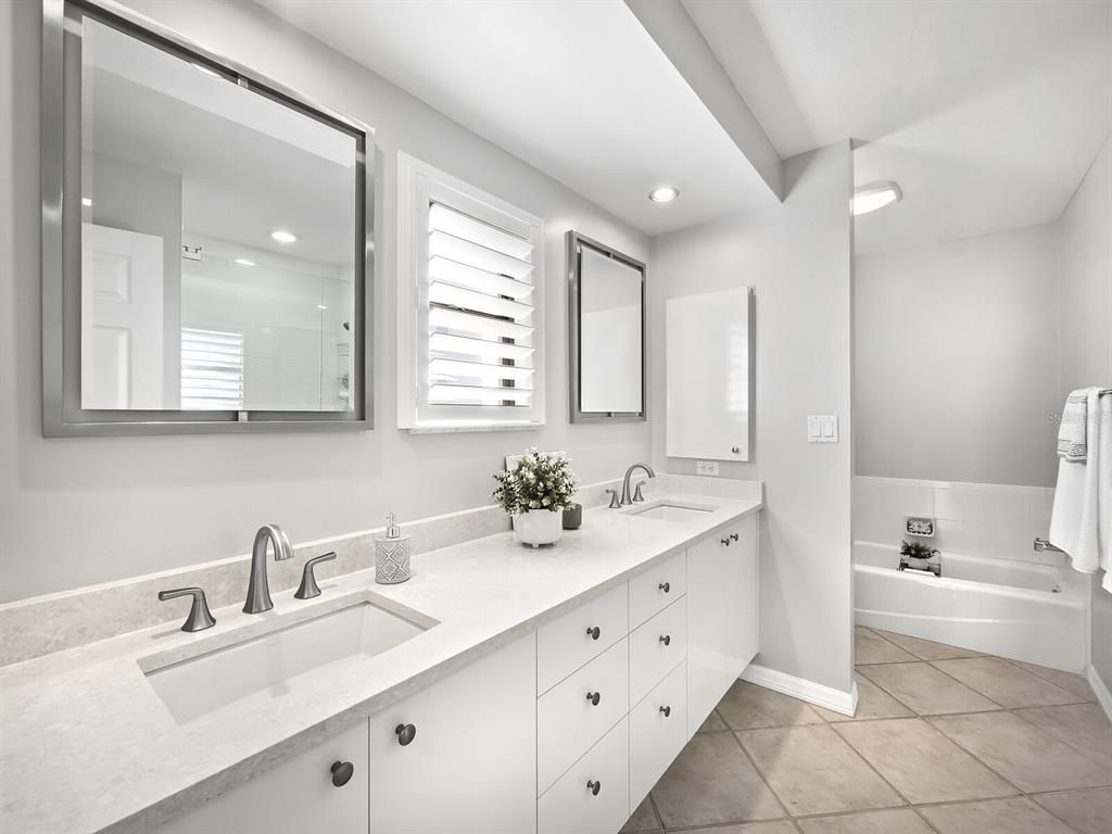 205 Golden Gate Point, Unit 401 Sarasota, FL 34236 - Photo 25 of 63