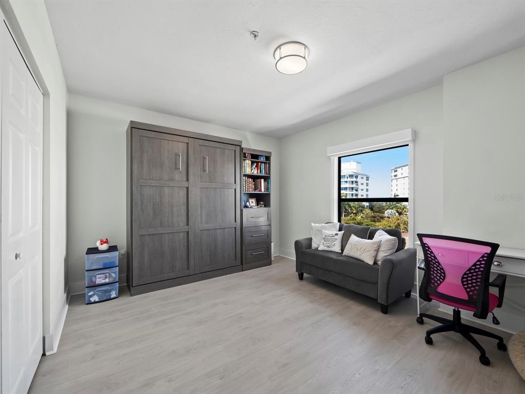 205 Golden Gate Point, Unit 401 Sarasota, FL 34236 - Photo 30 of 63