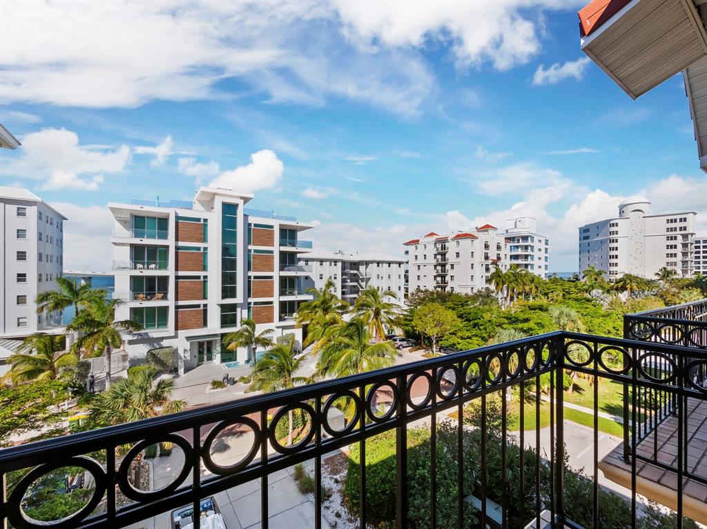 205 Golden Gate Point, Unit 401 Sarasota, FL 34236 - Photo 3 of 63