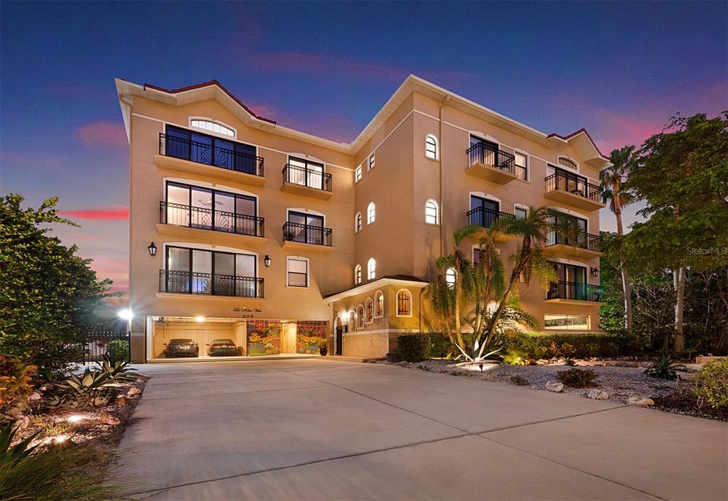205 Golden Gate Point, Unit 401 Sarasota, FL 34236 - Photo 35 of 63