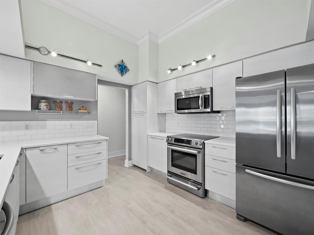 205 Golden Gate Point, Unit 401 Sarasota, FL 34236 - Photo 8 of 63