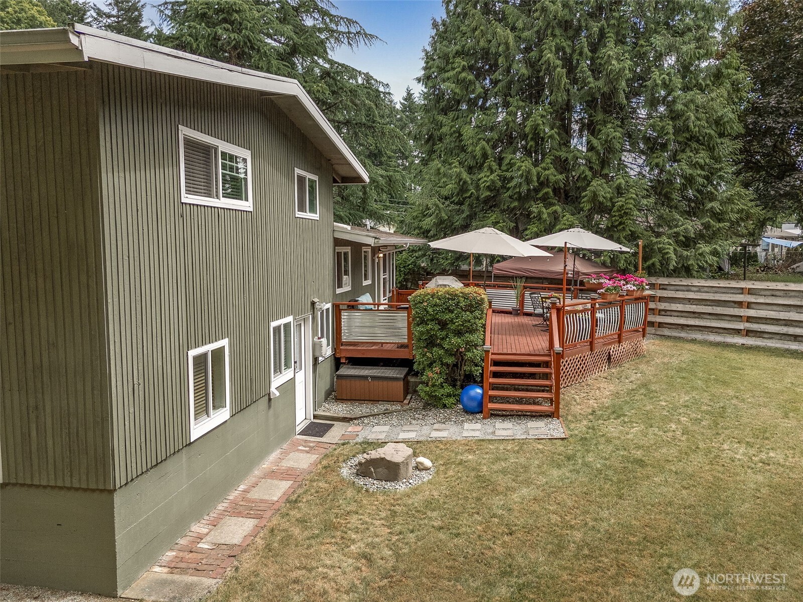 20623 98th Place South Kent, WA 98031 - Photo 26 of 37 a backyard of a house with barbeque oven