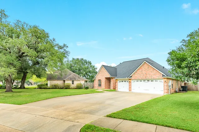 a view of house with yard and street