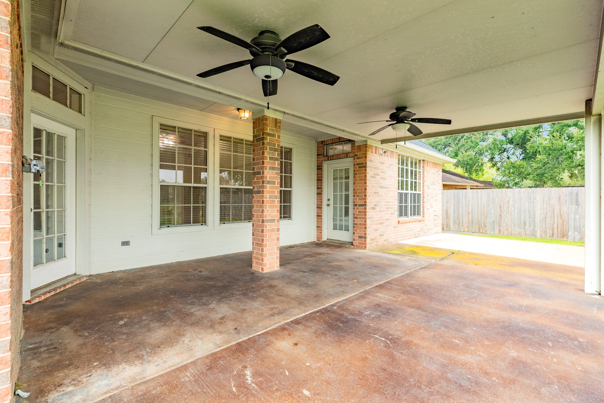 900 Enchanted Oaks Drive Angleton, TX 77515 - Photo 31 of 36 a view of an empty room with a window and a ceiling fan