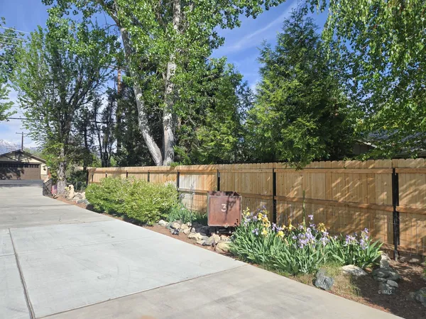 $759,900 | 806 South Barlow Lane, Bishop, CA 93514