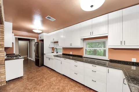 $390,000 | 10318 Knoboak Drive, Houston, TX 77043