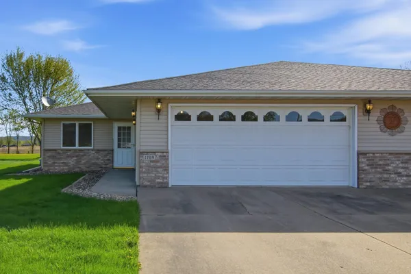 $229,000 | 1709 Hiawatha Drive East, Wabasha, MN 55981