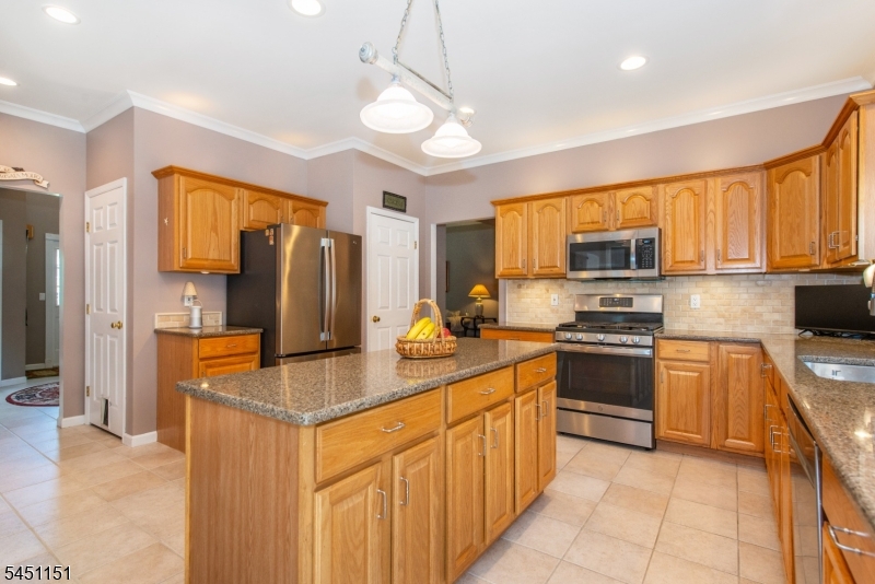 2 Kingston Court Oak Ridge, NJ 07438 - Photo 10 of 46 Gallery Image 10