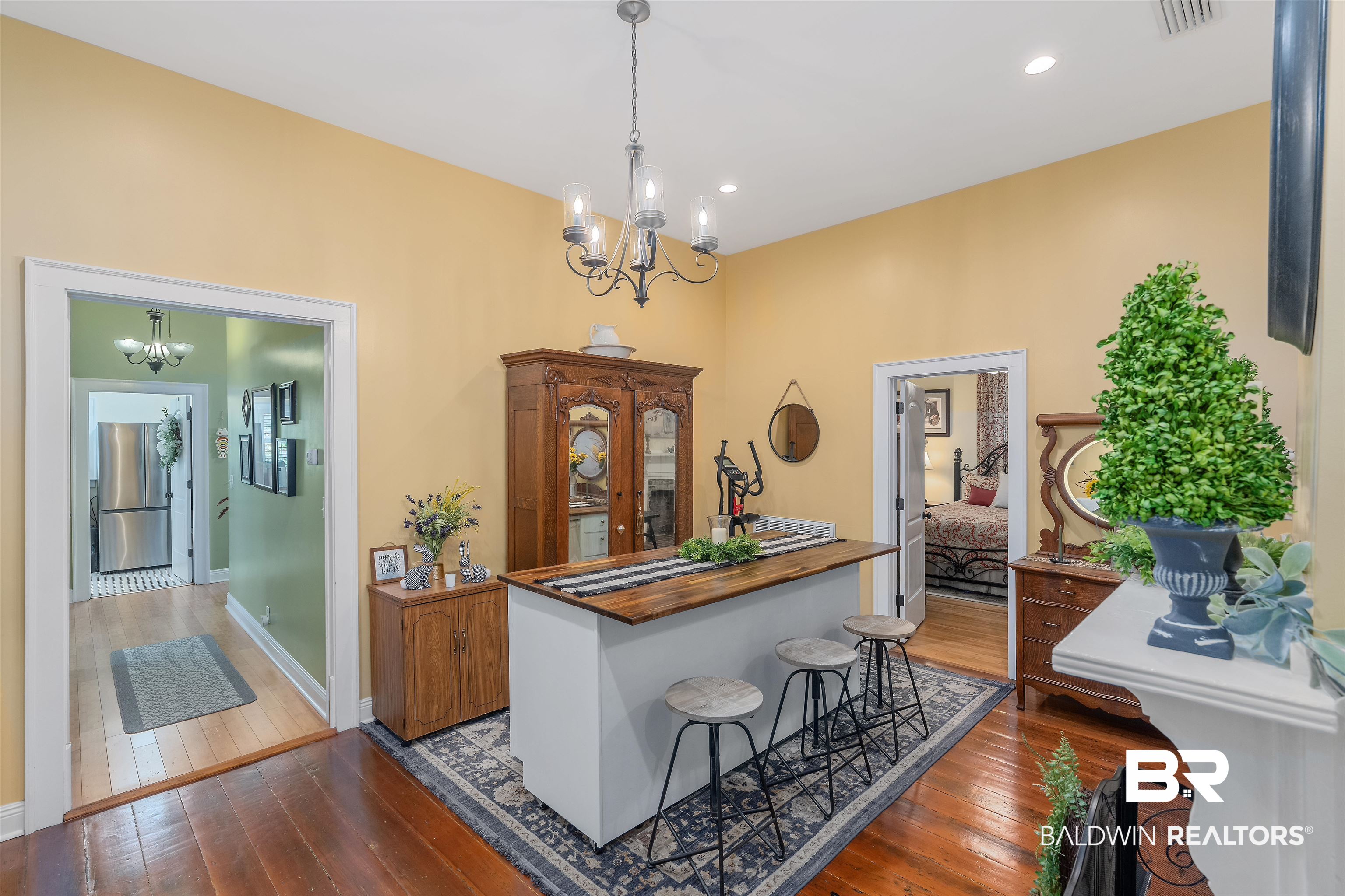 953 Old Shell Road Mobile, AL 36604 - Photo 11 of 26 Dining Room