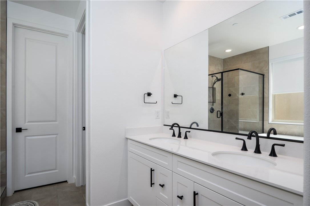 2821 Bridgetide Road Corona, CA 92883 - Photo 19 of 38 Master bath upstairs