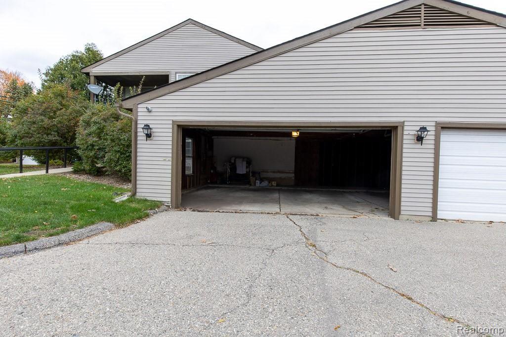31775 Ridgeside Drive, Unit 22 Farmington Hills, MI 48334 - Photo 40 of 44