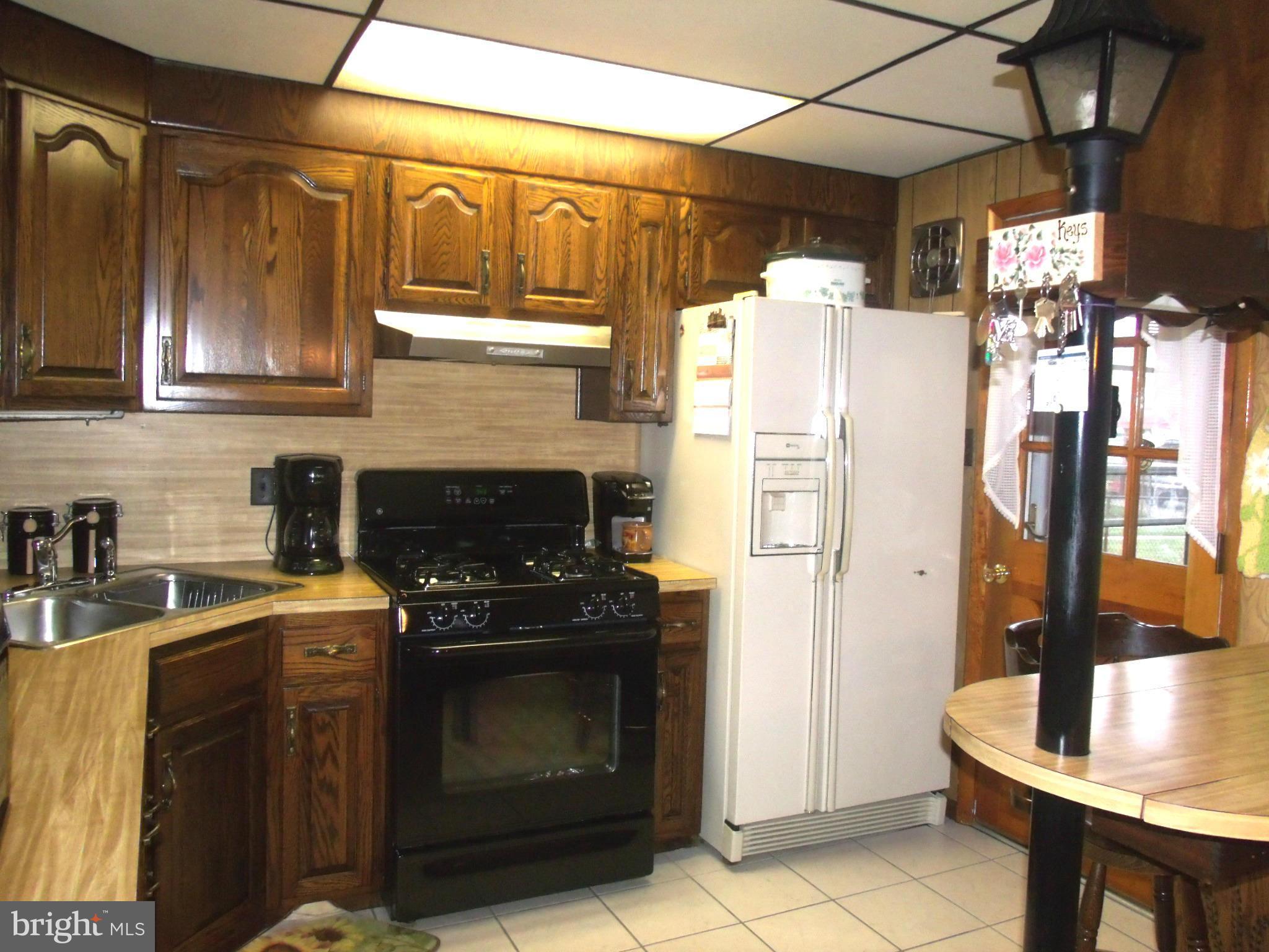 1539 Nicolay Way Baltimore, MD 21221 - Photo 4 of 13 Kitchen