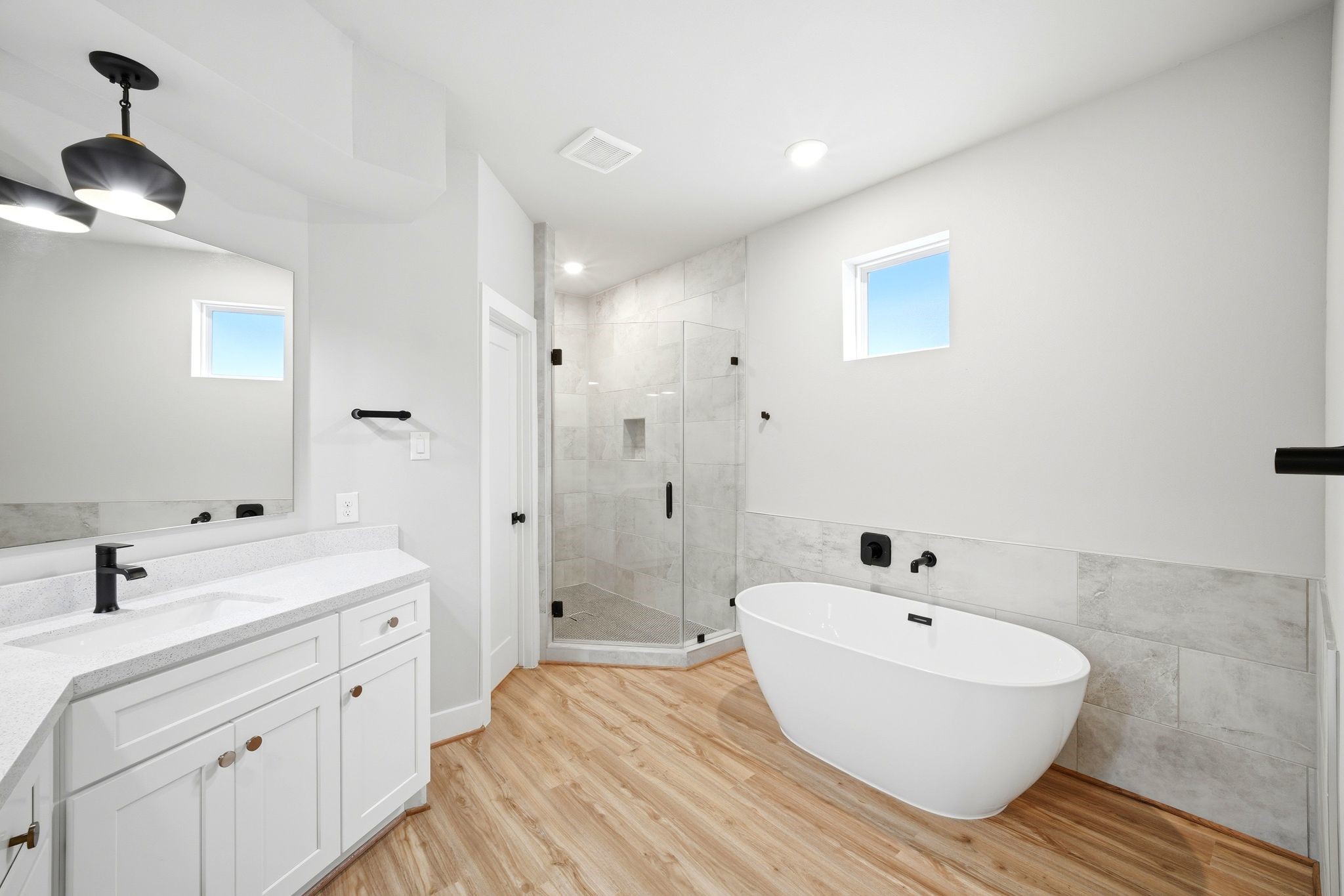 5814 Cebra Street Houston, TX 77091 - Photo 22 of 32 Clean, modern finishes with a spa-like feel.
