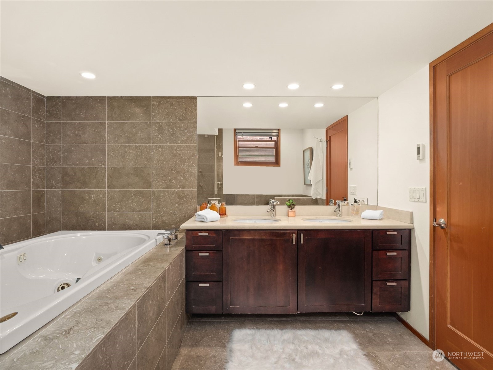 2313 Northwest Blue Ridge Drive Seattle, WA 98177 - Photo 28 of 32