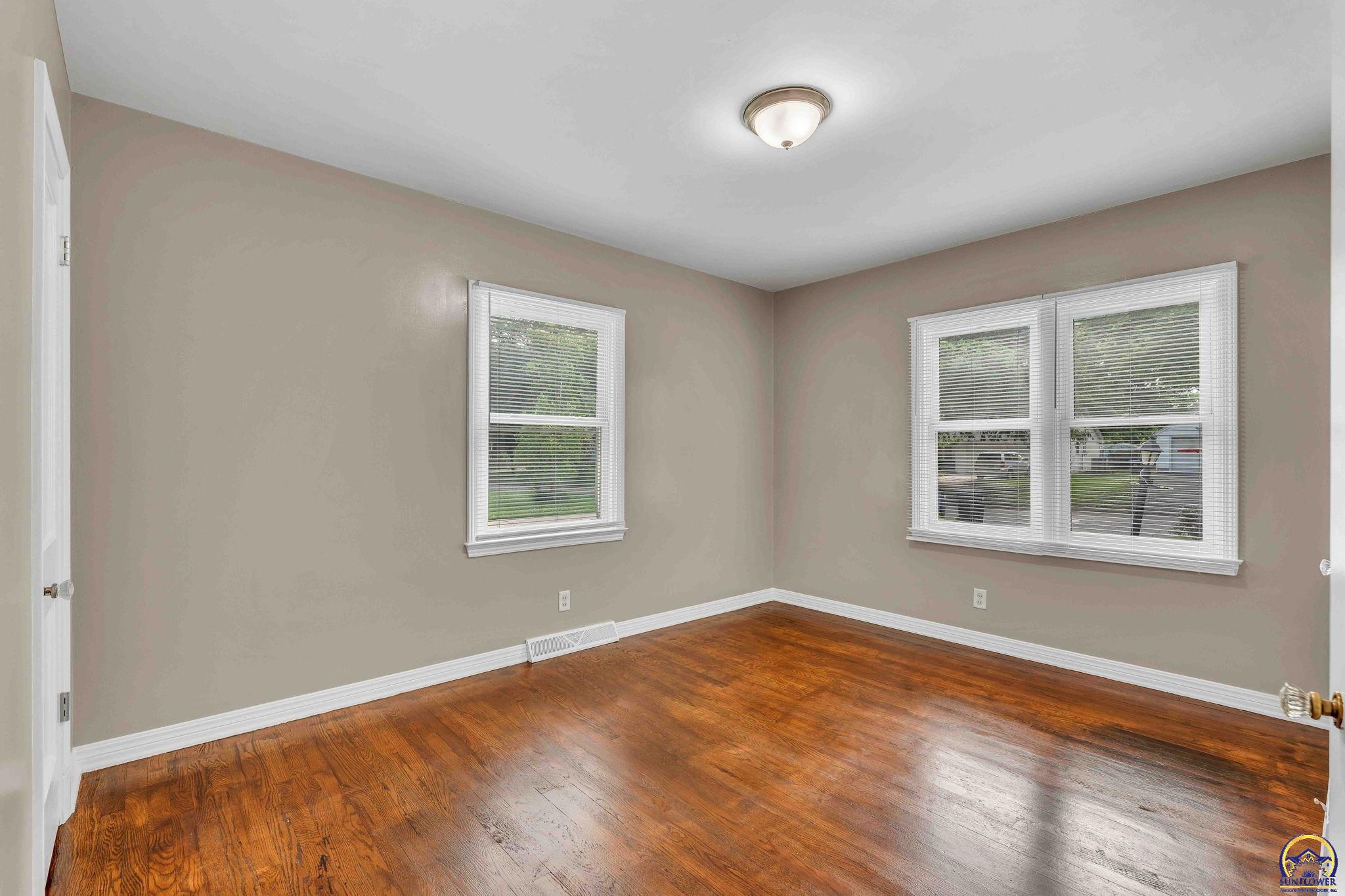2212 Southwest Burnett Road Topeka, KS 66614 - Photo 19 of 37