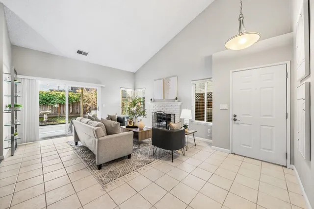 $899,000 | 2128 Alexander Way, Pleasanton, CA 94588