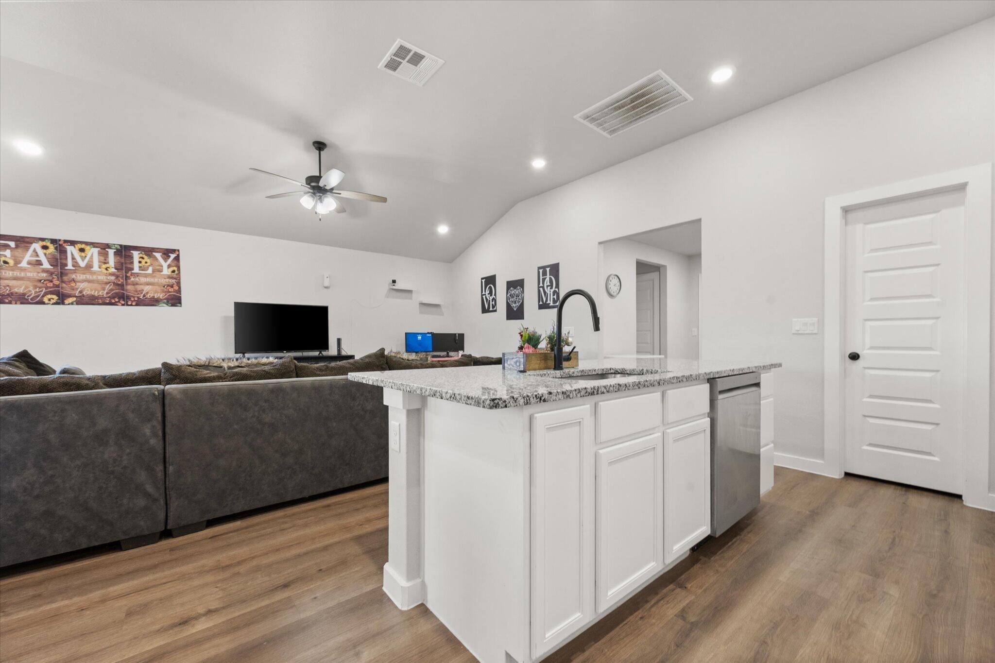 1702 144th Street Lubbock, TX 79423 - Photo 13 of 29 19-1702 144th_9513