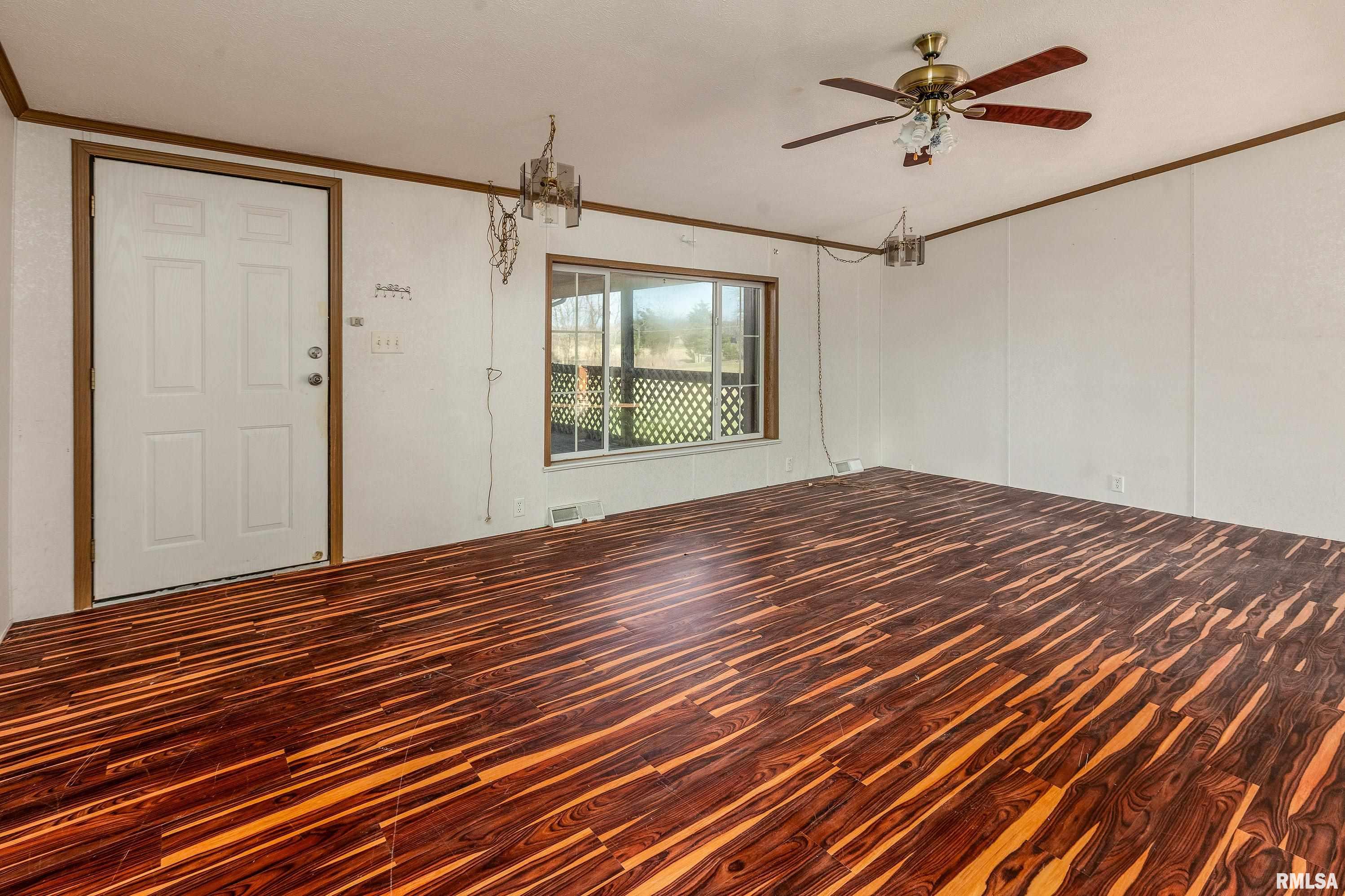 14809 Sulphur Springs Road Creal Springs, IL 62922 - Photo 4 of 41