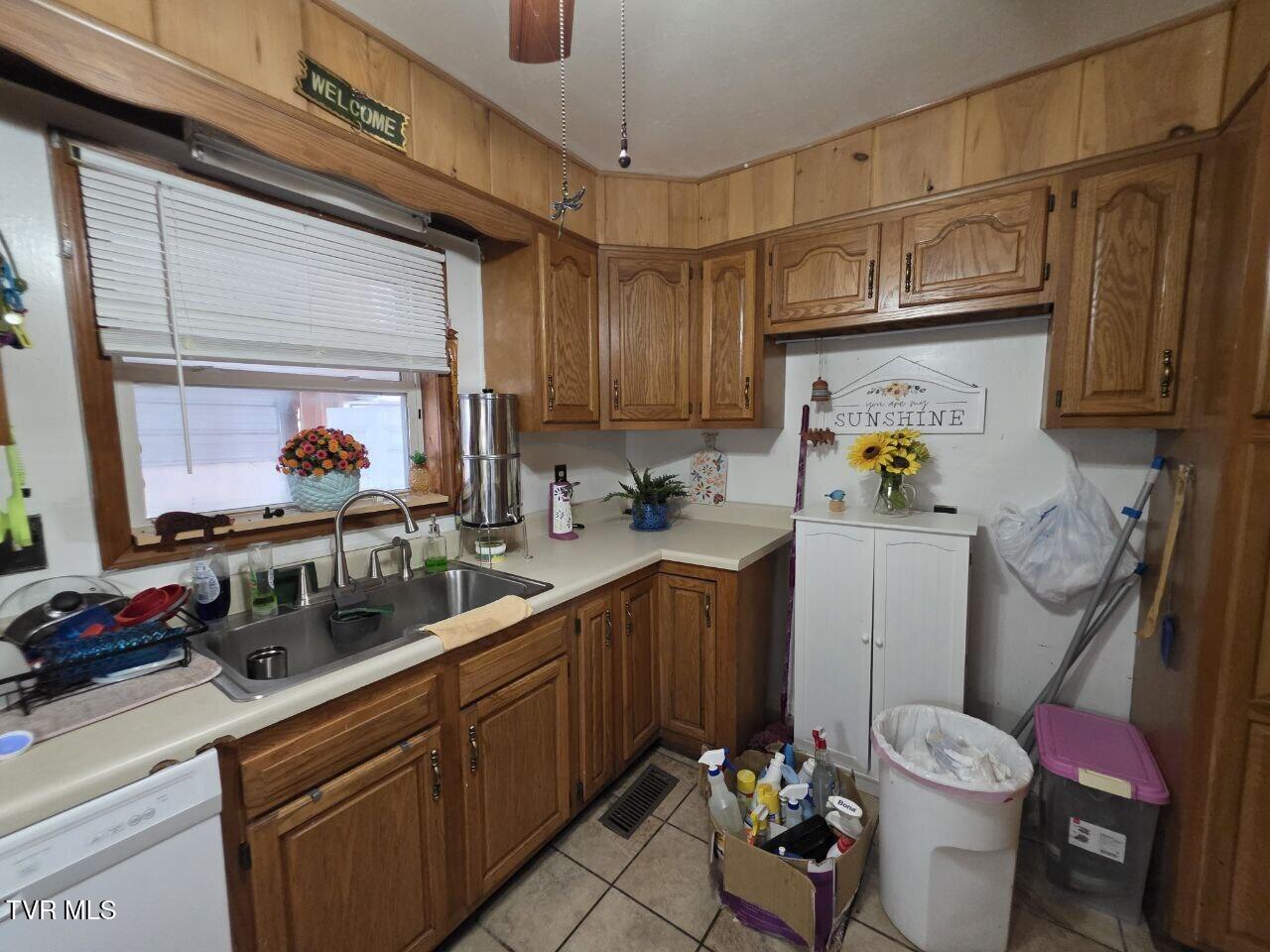 421 Juniper Street Greeneville, TN 37745 - Photo 13 of 20 13