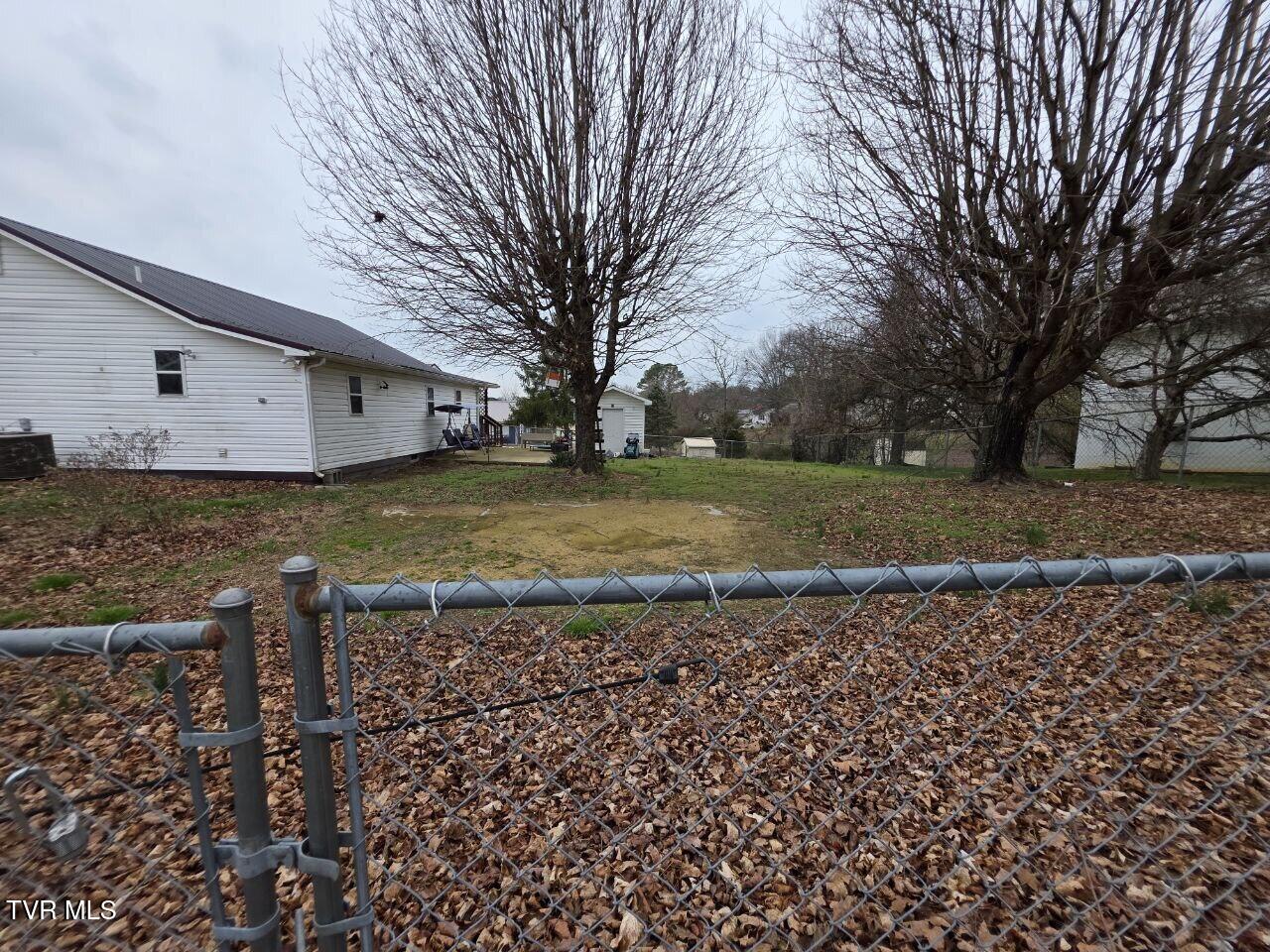 421 Juniper Street Greeneville, TN 37745 - Photo 4 of 20 4