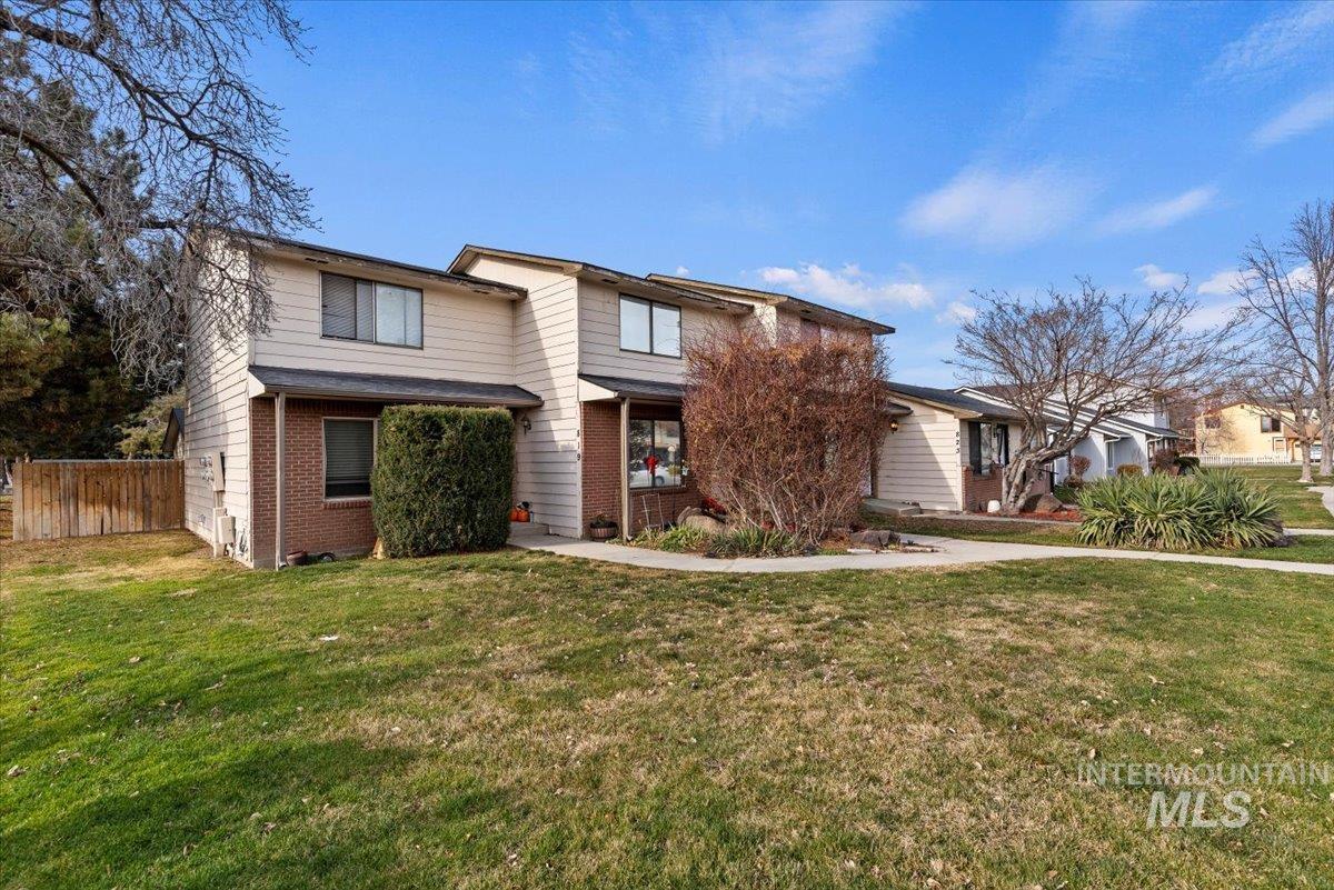 819 North Benjamin Lane Boise, ID 83704 - Photo 2 of 26 Traditional-style home featuring brick siding