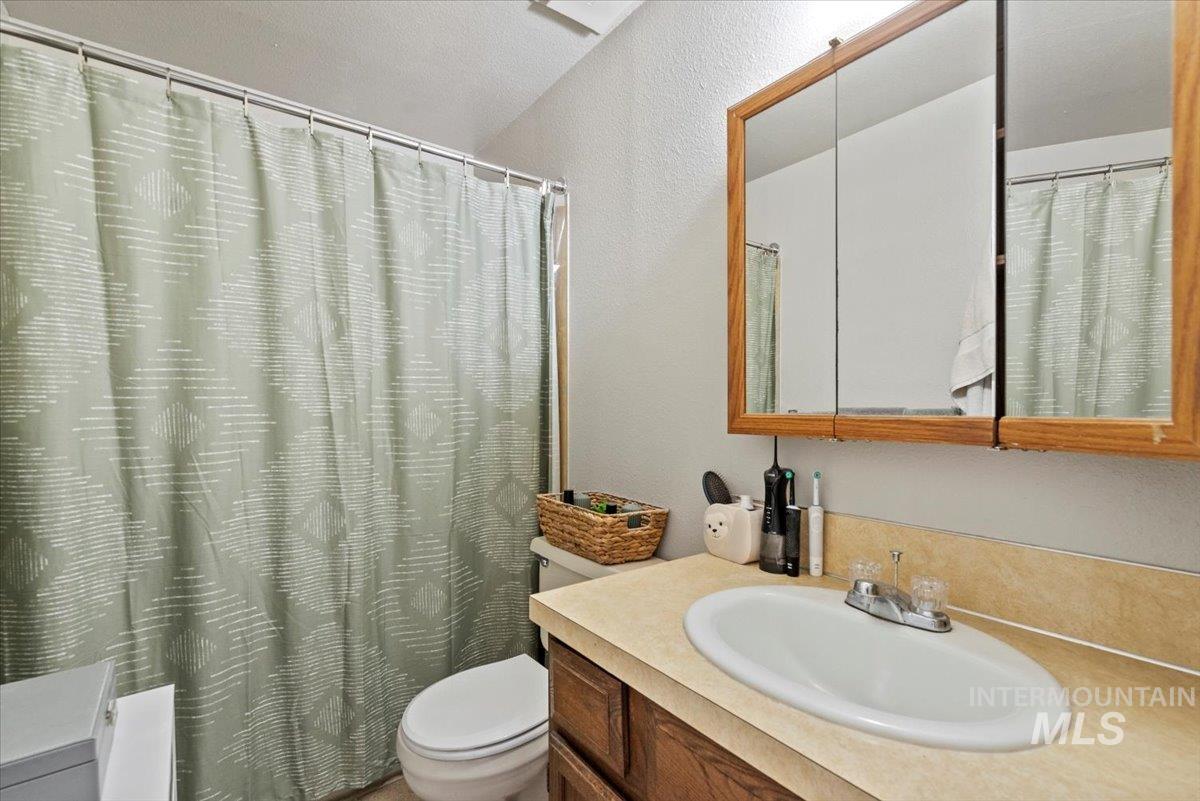 819 North Benjamin Lane Boise, ID 83704 - Photo 10 of 26 Full bath featuring vanity and a textured wall