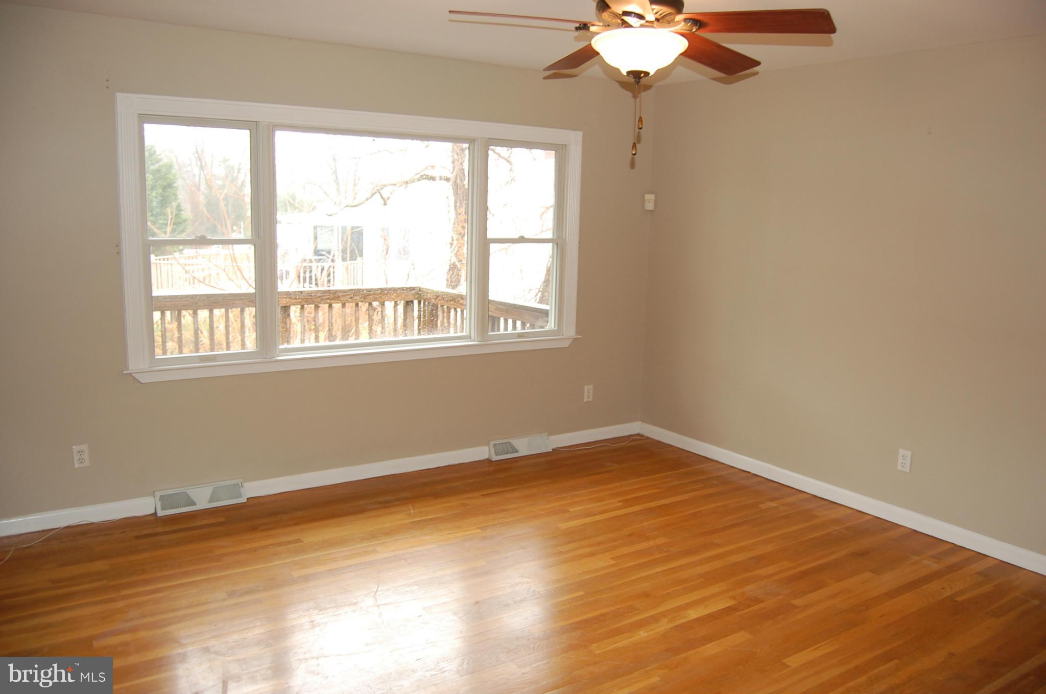 478 Broadwater Road Arnold, MD 21012 - Photo 8 of 13 Living Room