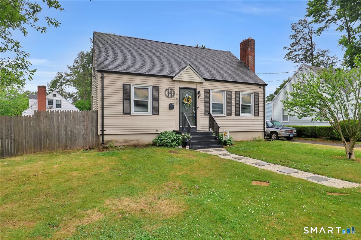 4 Robin Road Manchester, CT 06042 - Photo 2 of 24