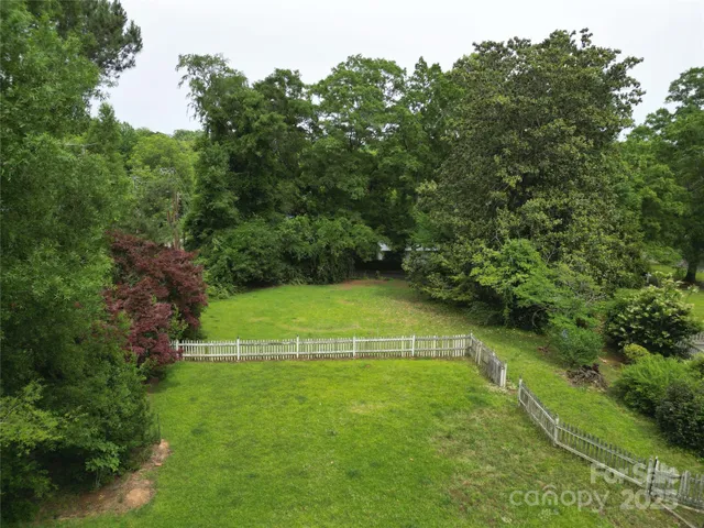 a view of a tennis court